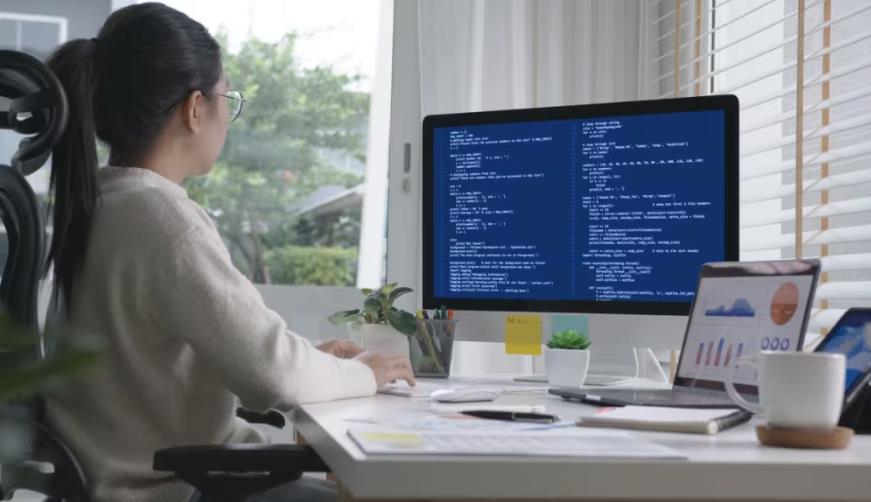 智慧零售新基建:易县软件开发公司如何构建全渠道商业操作系统?